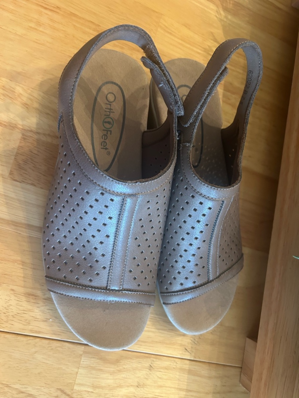 Orthofeet Hazel Comfort Sandals in Taupe 7.5 wedge Velcro comfortable walking - Picture 3 of 13